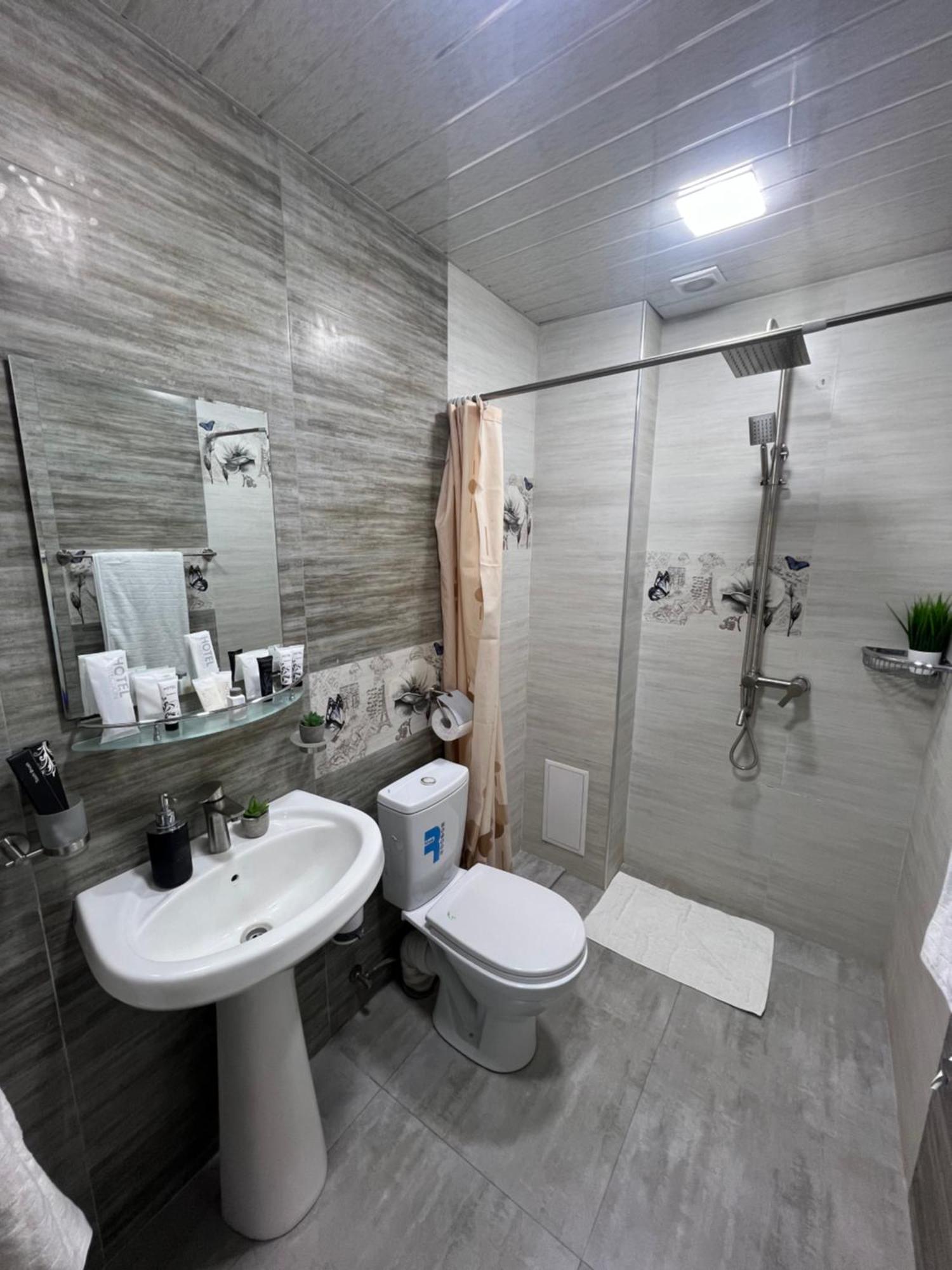 Appartamento Cool Blue Interior Self Check In Erevan Esterno foto