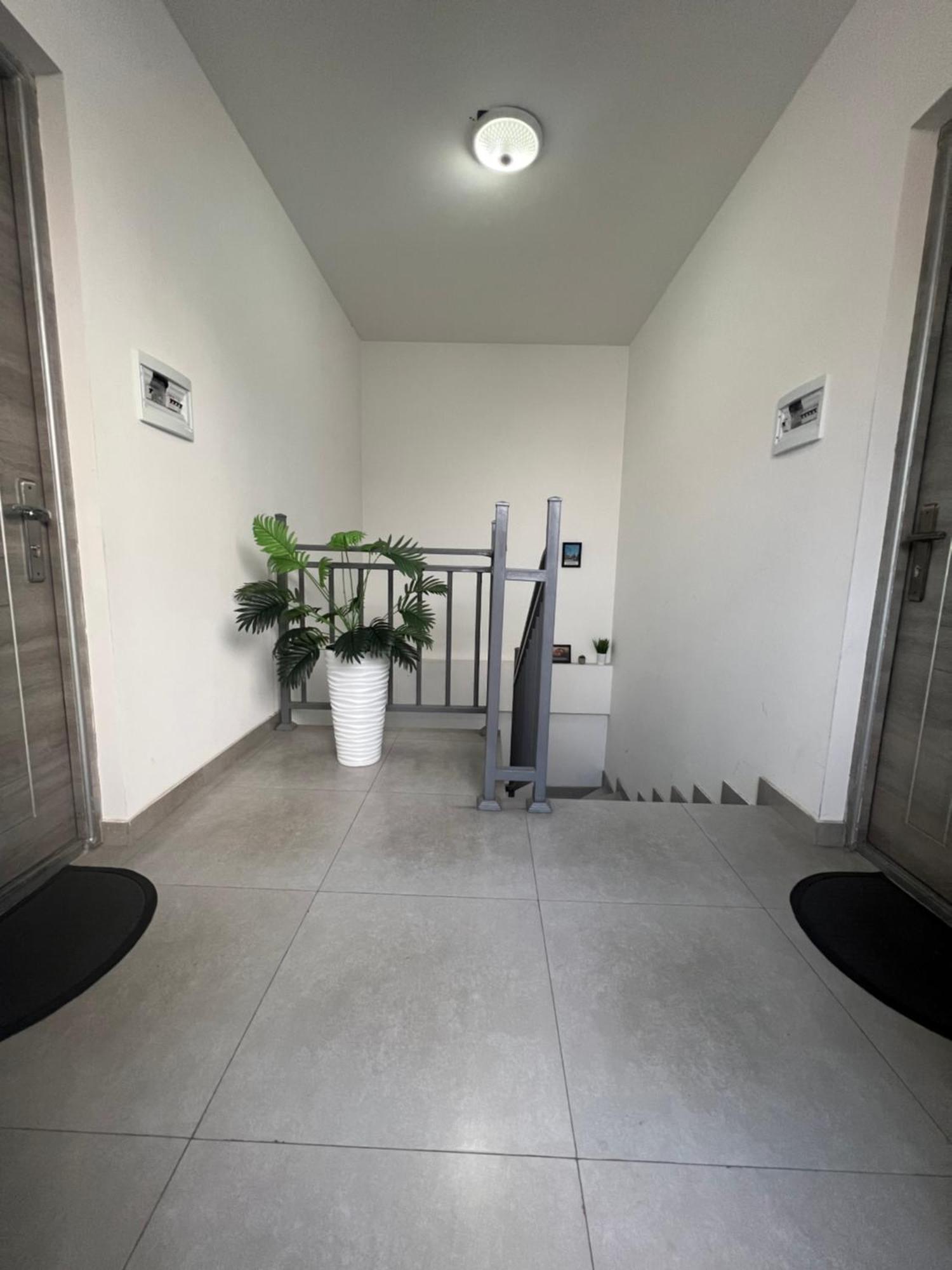 Appartamento Cool Blue Interior Self Check In Erevan Esterno foto